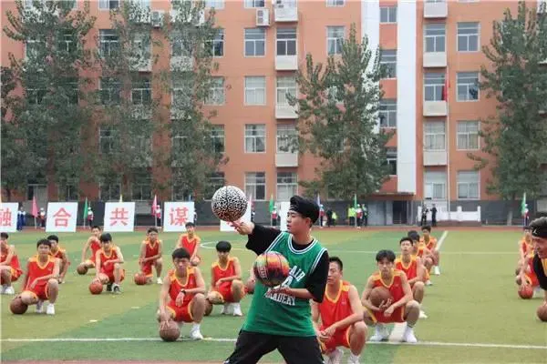 篮球教练如何制定总决赛的长期发展计划_2